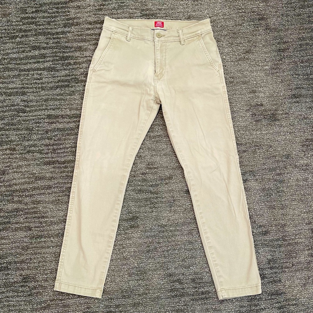Khaki Levi’s Chino Pants